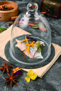 醋漬什錦香草海鱸魚