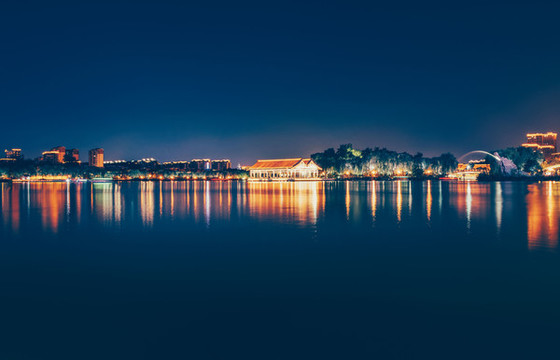 曲江南湖夜景
