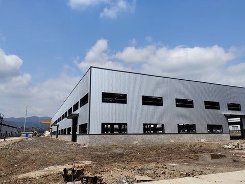 建設(shè)中的廠房