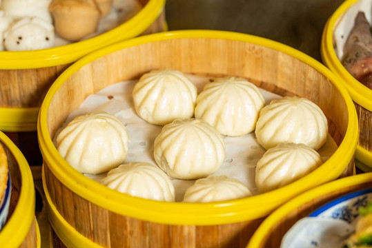 蒸包子