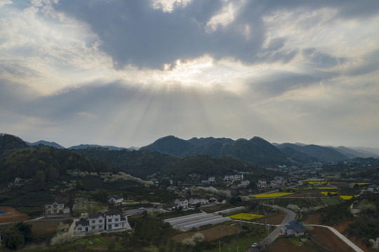 湖北宜昌架鍋山村風光