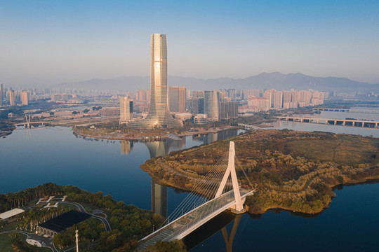 航拍清晨的廈門杏林灣城市天際線