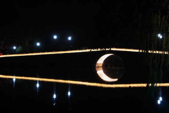 西泠橋夜色