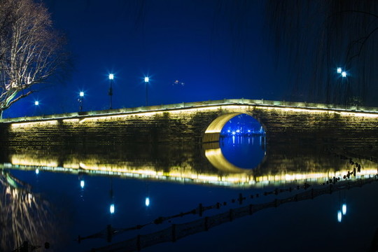 西泠橋夜色