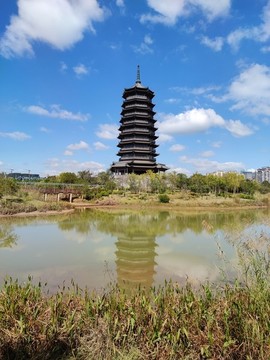 五象塔五象湖公園藍(lán)天白云