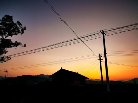 夕陽(yáng)下的鄉(xiāng)村農(nóng)村