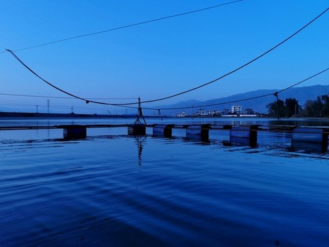 魚(yú)塘棧橋飼養(yǎng)臺(tái)