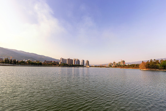 玉龍湖