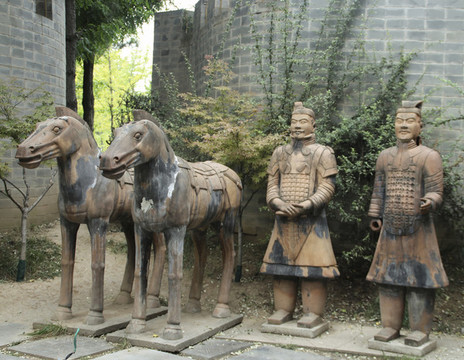 中國西安世騎士俑與馬俑