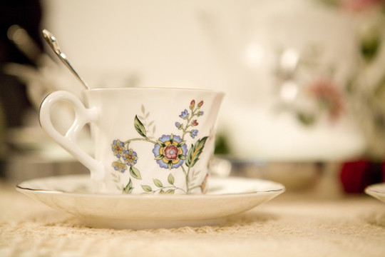瓷茶杯