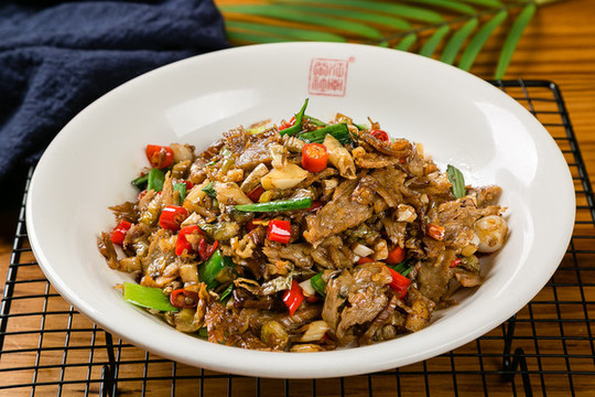 白辣椒炒肉
