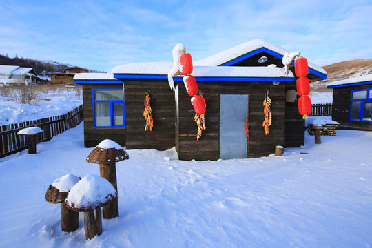 呼倫貝爾冬天農(nóng)舍冰雪風(fēng)光
