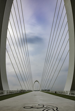 南京眼步行橋