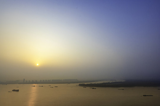 長(zhǎng)江落日