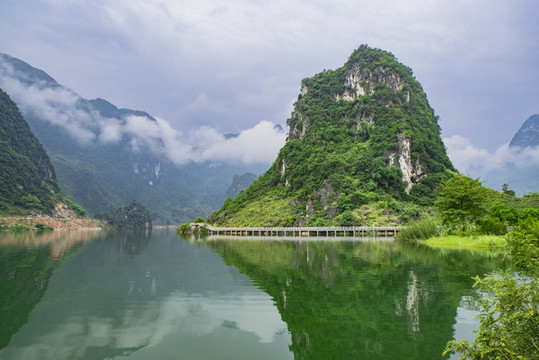 水云間綠水青山