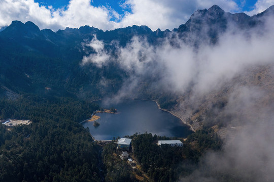 航拍涼山螺髻山