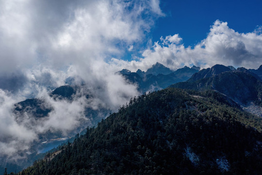 航拍涼山螺髻山