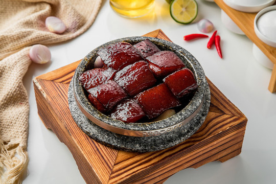 鵪鶉蛋紅燒肉