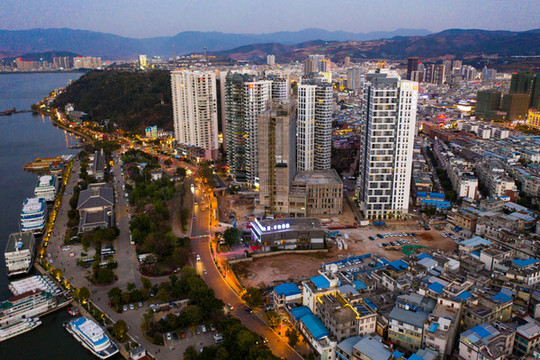 航拍云南大理市區(qū)夜景風(fēng)光