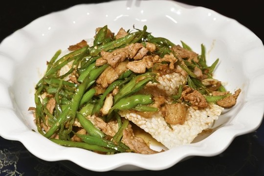 鍋巴蓋肉
