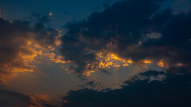 天空晚霞