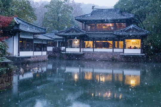 曲院風(fēng)荷雪韻