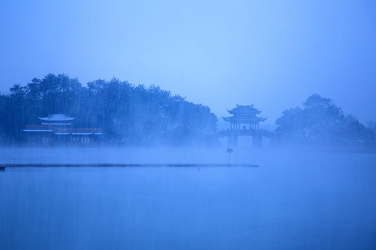 曲院風(fēng)荷雪韻