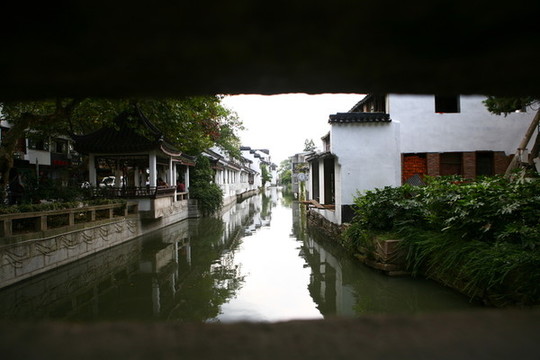 小河流水