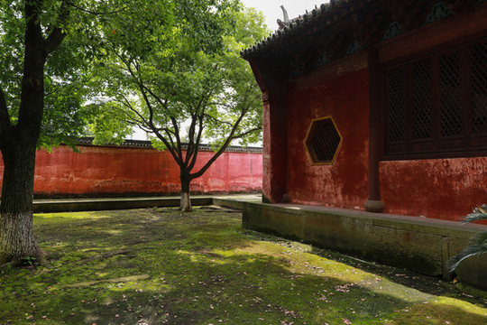 寺院紅墻