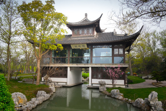 揚州趣園鏡錦閣建筑