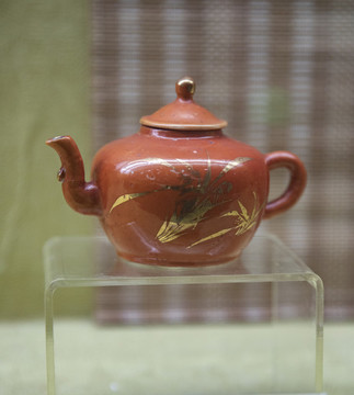 清代珊瑚紅茶壺