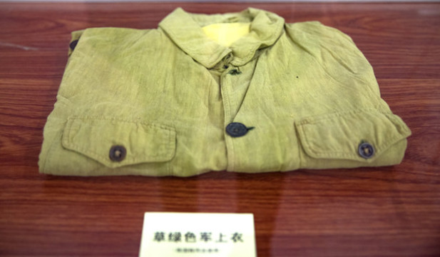草綠色軍上衣