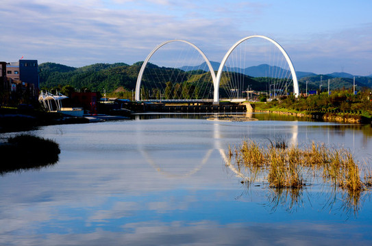 M橋