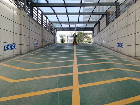 地下車庫通道