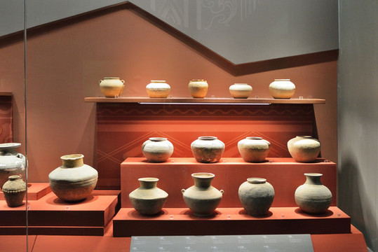 宜昌博物館陶器展廳
