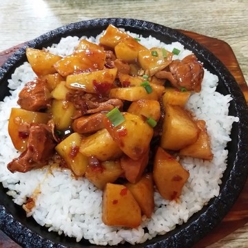 鐵板土豆雞肉蓋飯