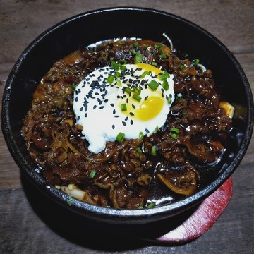 肥牛石鍋拌飯