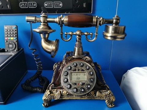 老式電話機(jī)