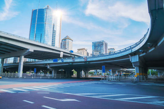 北京建國(guó)門大街的建筑和立交橋