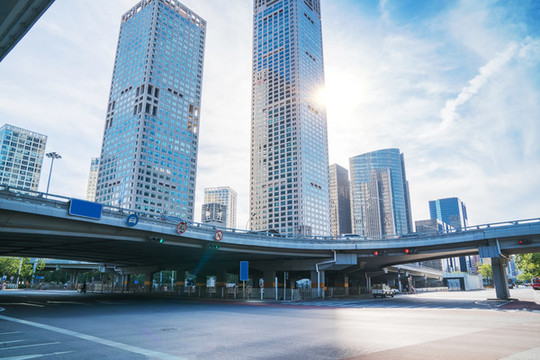 北京建國(guó)門大街的建筑和立交橋