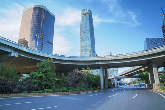 北京建國門大街的建筑和柏油馬路