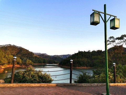 陽(yáng)春市東湖廣場(chǎng)景色