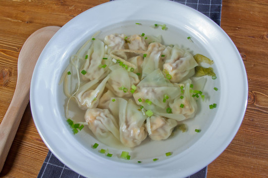 蛋黃鮮肉餛飩
