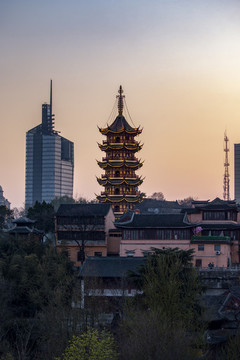 豎板雞鳴寺佛塔