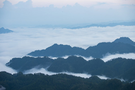 湖南湘西山間的云霧