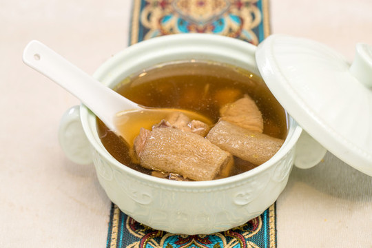 黑松露竹蓀燉雞