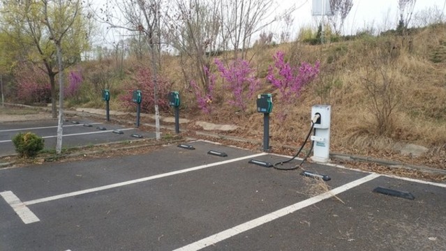 公園里的充電樁