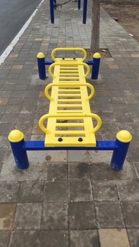 小區(qū)里的健身器材