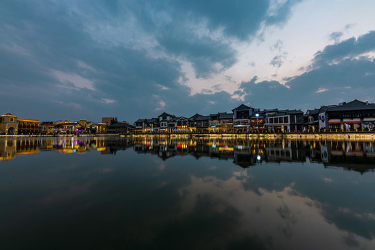 云南建水小桂湖夜景