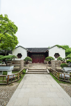 中國(guó)蘇州留園的盆景園和小桃塢